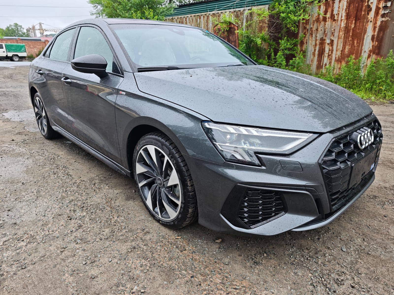 Audi A3L Limousine 35 TFSI — вид 3/4